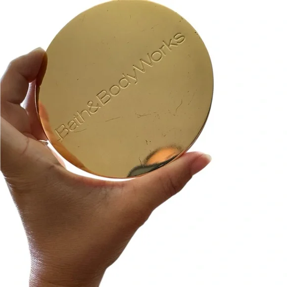 Bath & Body Works Raintforest Gardenia Candle - Picture 3 of 7